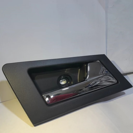 تصویر از دستگیره داخلی درب جلو دنا مشکی فرنام راست